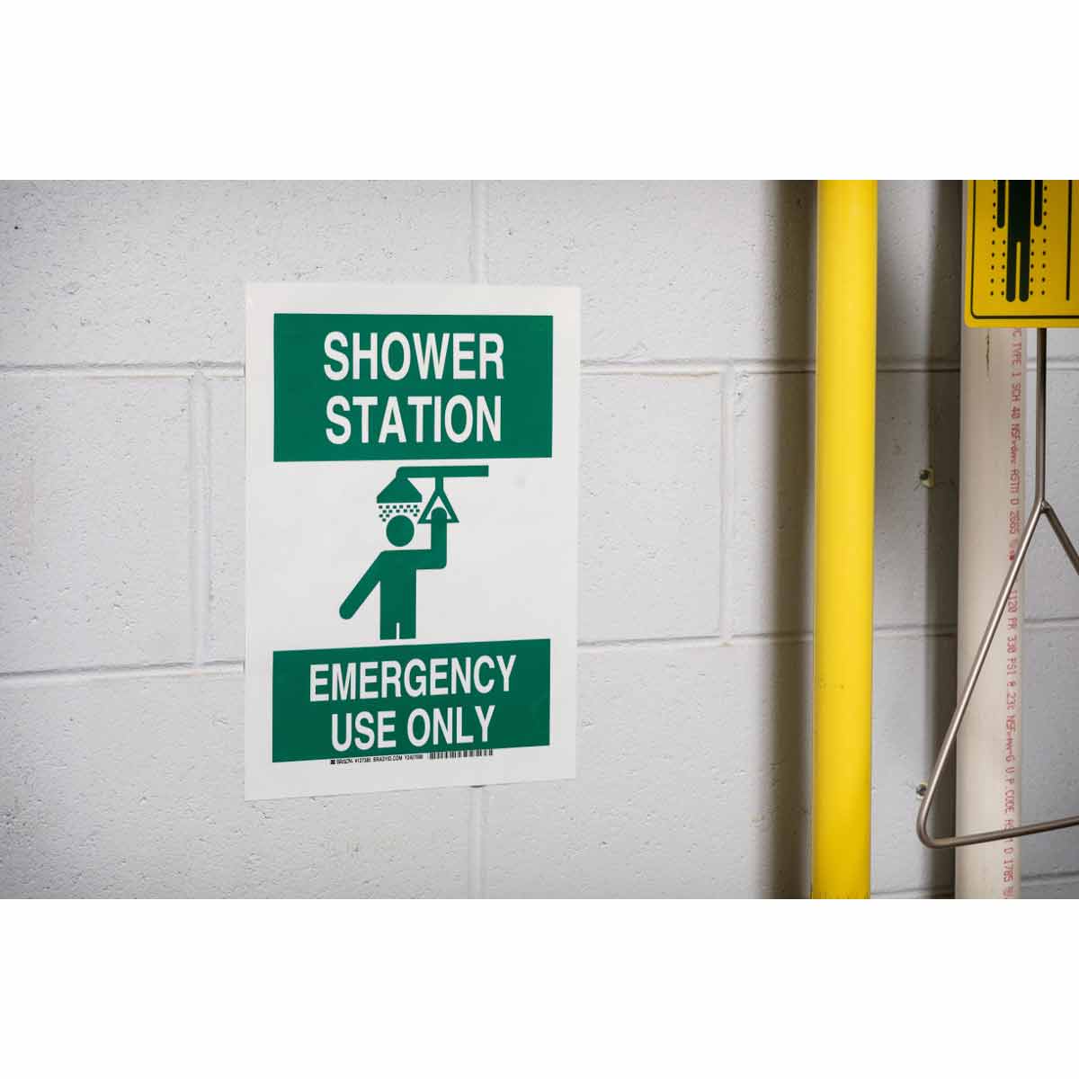 B555 10X7 GRN/WHT SHOWER STATION EMERG