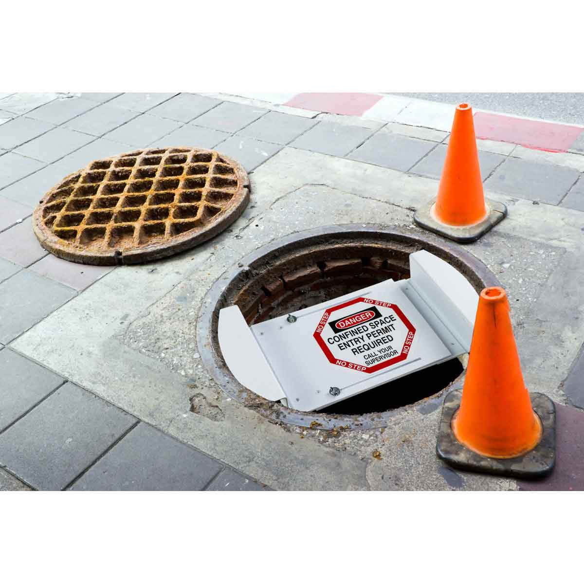 STOCK MANHOLE COVER-21" X 30" 43758