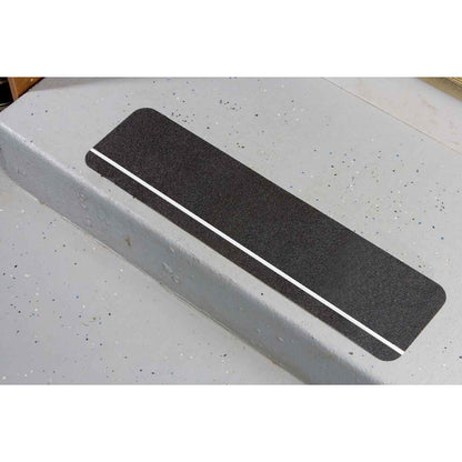 REFLECTIVE ANTISKID TAPE DIECUT CLEAT