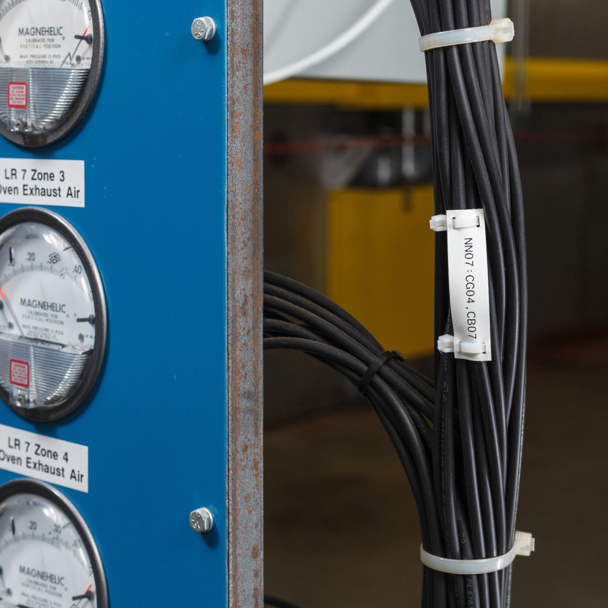 Tear-Resistant Tags 0.84 x 16 ft BK/WT