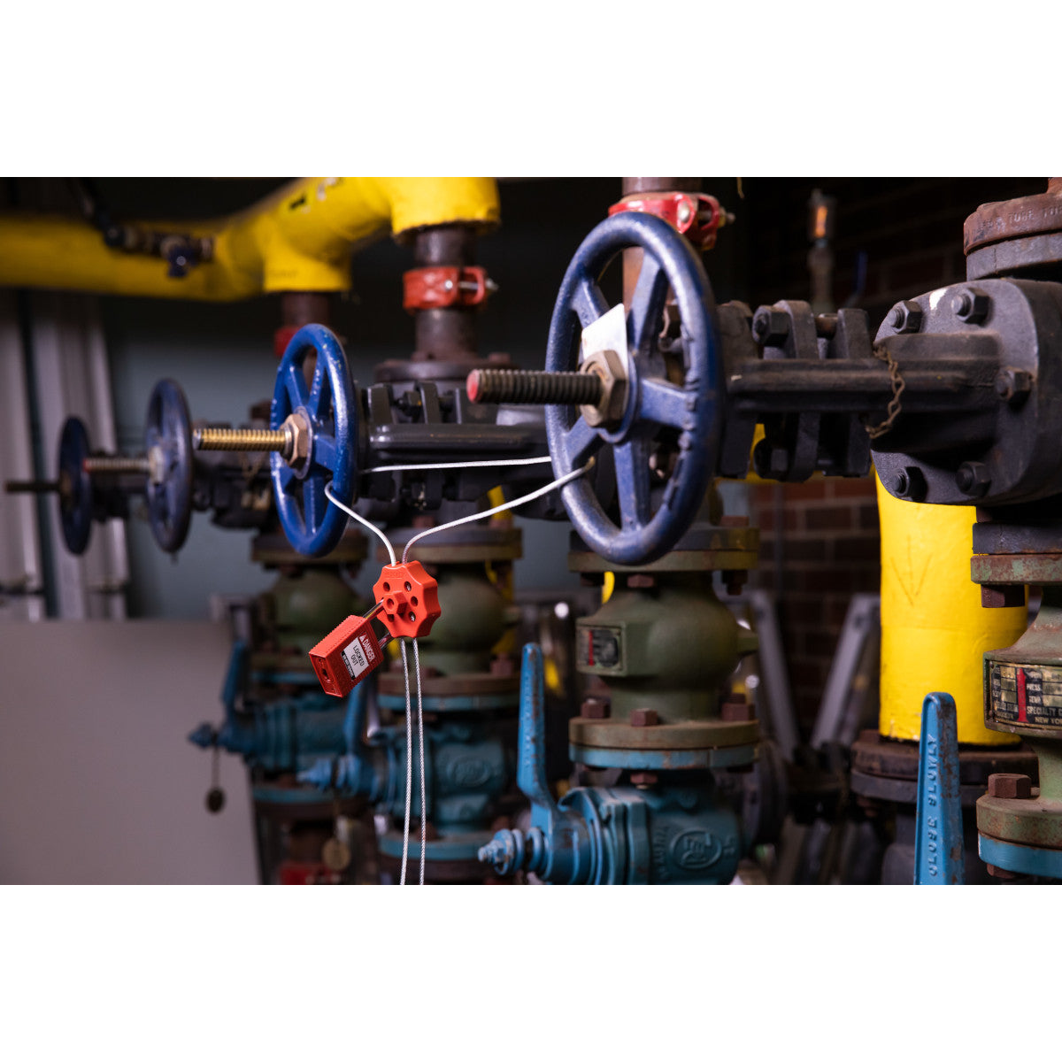 EXTRA SECURE RED SPIN LOCKOUT SYSTEM